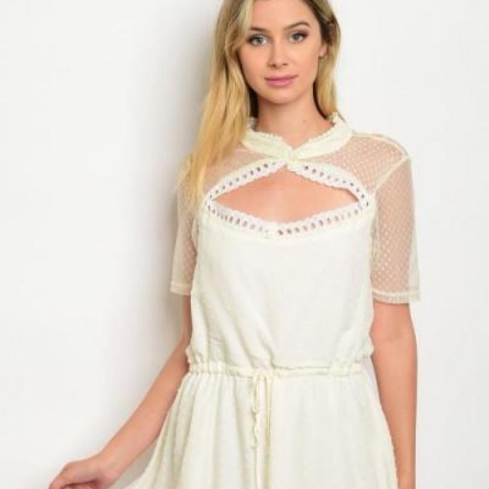DRESS CREAM LACEY CUTE SIZE MEDIUM WEAR WITH TIGHT - Picture 1 of 4
